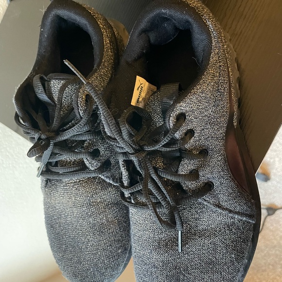 Puma grey and black sneakers size 7 - Picture 3 of 5